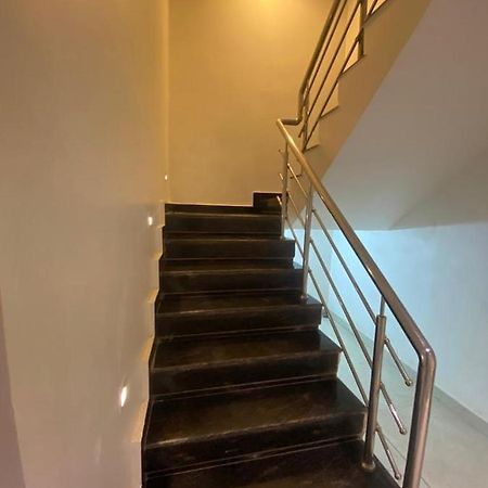 Hotel Raghupati Ayodhya Bagian luar foto