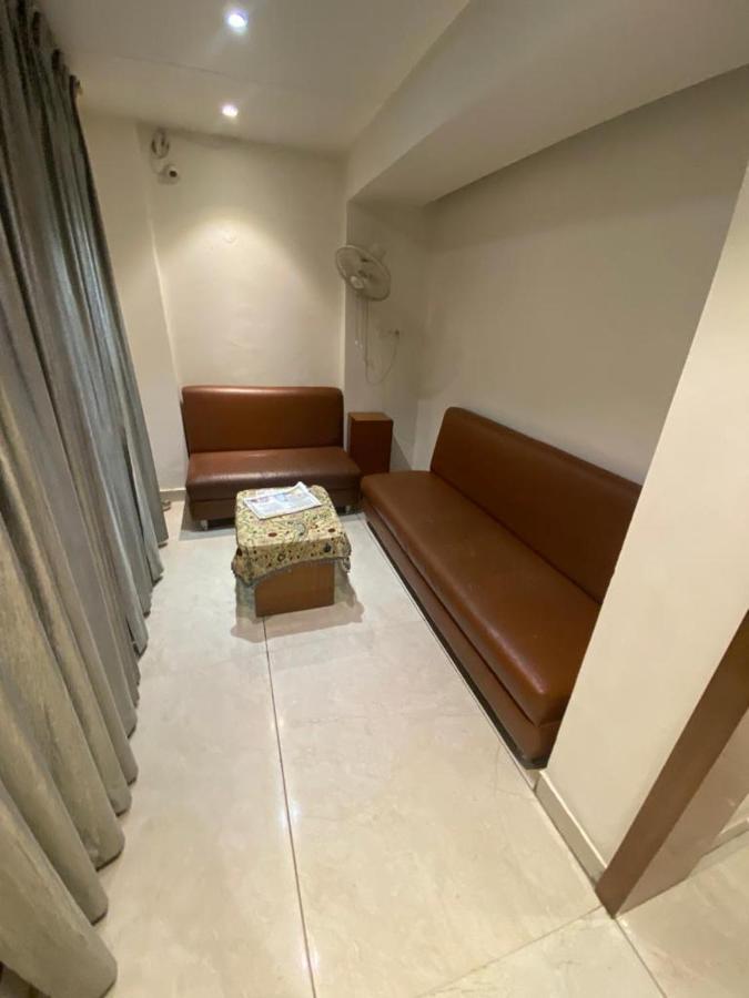 Hotel Raghupati Ayodhya Bagian luar foto
