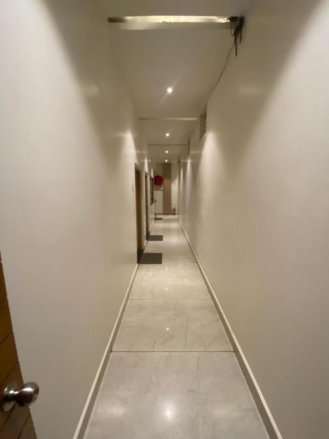 Hotel Raghupati Ayodhya Bagian luar foto