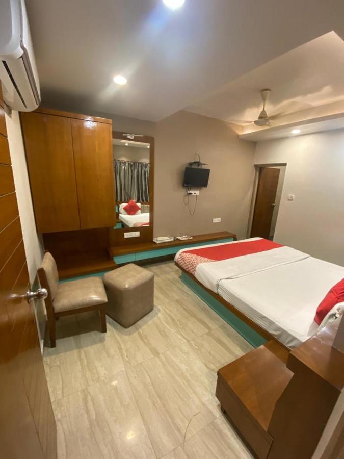 Hotel Raghupati Ayodhya Bagian luar foto